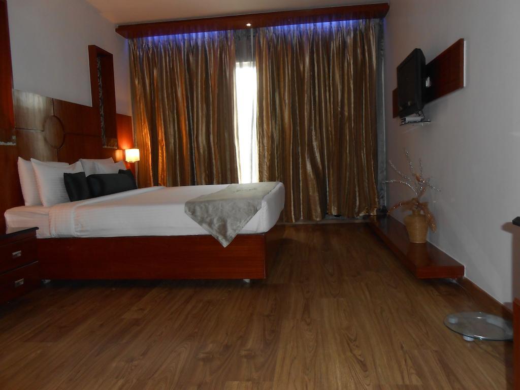 Citrine Hotel Bangalore Room photo